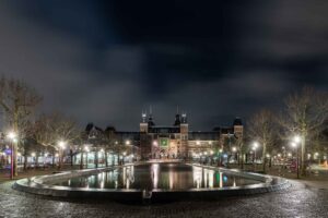 Avondklok Amsterdam in beeld corona Rijksmuseum